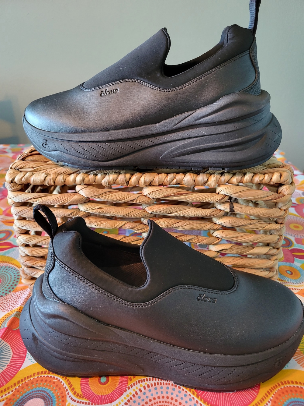 Clove Women's Ona All Black Option Sneakers Slip-on Size 6 NEW